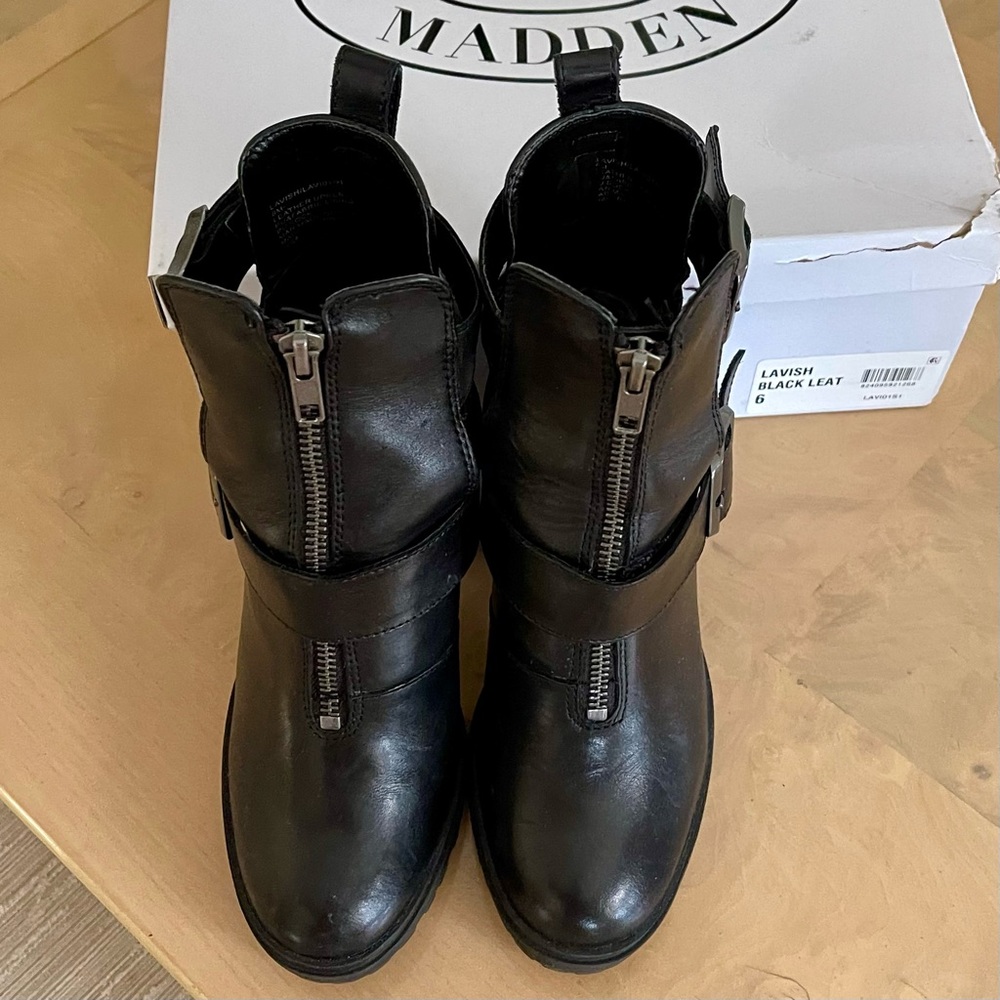 Steve Madden Lavish Black Leather Bootie